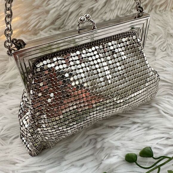 Whiting & Davis Co. Silver Tone Metallic Mesh Mini Kisslock Evening PurseVintage - Picture 4 of 10